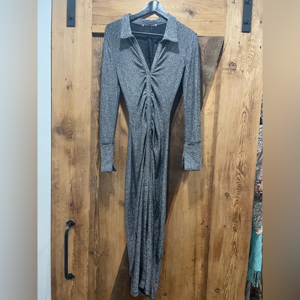 Long sleeve Ekegant Dress .Size S .Elastic Material .